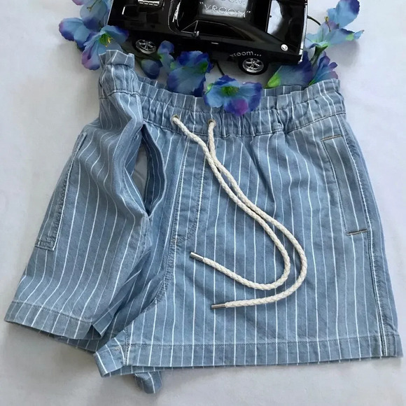 LOFT NWT Light Wash with Stripes Pull On Denim Shorts Women Various - Picture 4 of 10